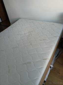 Dvojlôžková posteľ - 2