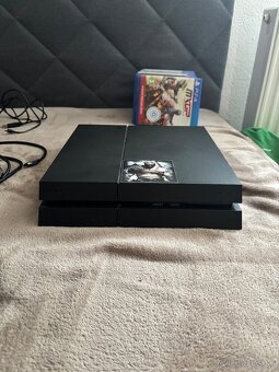 Predám Ps4 - 2