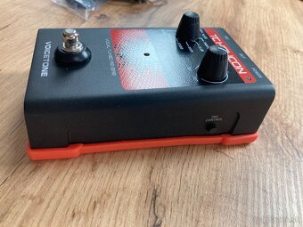 TC Helicon VoiceTone R1 - 2