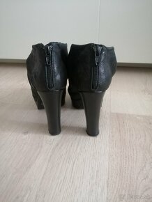 Čierne kožené členkove topánky č. 36 - 2