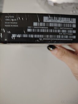 Samsung Galaxy Z Flip6 - 2