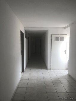 Ponúkam priestor na prenájom v centre mesta TN. - 2