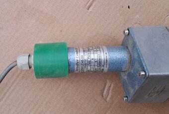 Predám jednosmerný motor s prevodovkou ...24V...12W...1ot/ m - 2