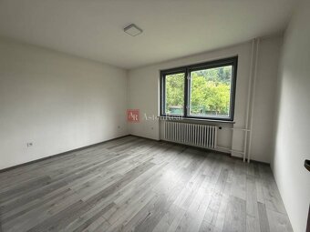 Dvojgeneračný 7i.rodinný dom v Záriečí vhodný na bývanie aj  - 2
