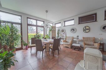 PREDAJ 6 izbový dom 300 m2 + 1350 m2 pozemok , Bernolákovo - 2