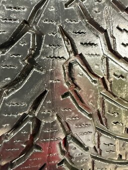 Zimne Pneumatiky Nokian WR Snowproof 215/60 R16 99H XL - 2