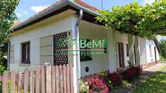 Chata v Maďarsku  v obci Méra, s 2200 záhradou - 2