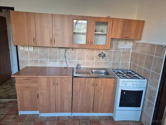 1-IZBOVÝ BYT NA "SEDMIČKE" V KN. - 2