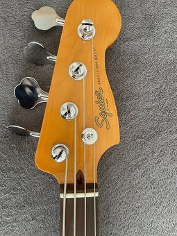 Precision bass by Fender - 2