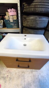 Lacno predám umývadlo spolu so zavesnou skrinkou - 2