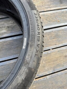 235/40 R19 Continental - 2