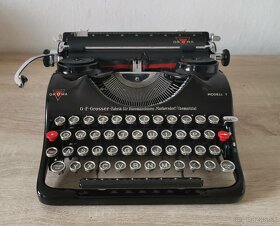 Starožitný písací stroj GROMA Model T z roku 1941 - 2