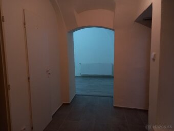 Nebyt. priestor 42 m2 v centre Prenájom -50% 6 mesiacov - 2