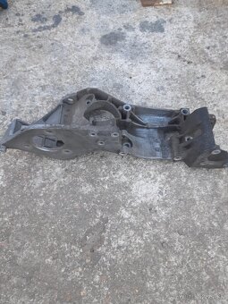 Drziak alternatora 038 903 143 A - 2