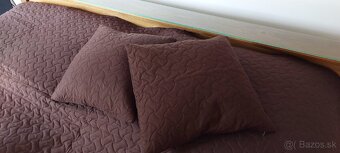 Tmavohnedý prehoz na posteľ + 2 obliečky na vankúš - 2
