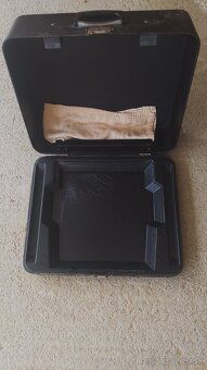 Predám švajčiarský starožitní písací stroj Hermes v kufríku - 2