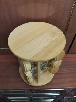 Koreničky na otáčavom stojane - 2