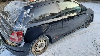 Honda civic 7g 3 dverak - 2