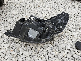 Predám svetlomet xenon pravý 508 - 2