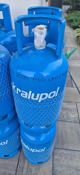 Predám 5kg originál propánovú plnú fľašu ku grilu. - 2