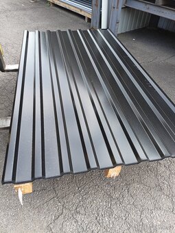 Trapezový plech T-18 čierna 0,5hr. 2m - 2