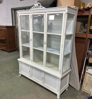 Presklená skrinka z masívu - 2