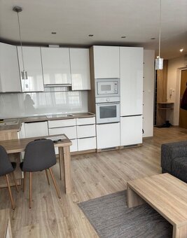 Na predaj 3 izbový byt , Hronská ulica, Košice -Západ - 2