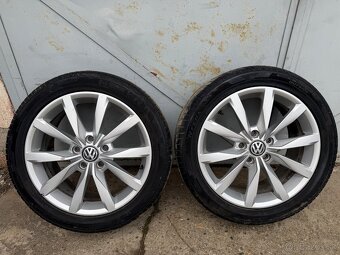 Originál VW sada alu disky R17 s pneu 225/45 - 2
