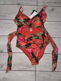 Nové plavky s visačkou - 2