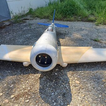 Model Lietadla YAK11 - 2