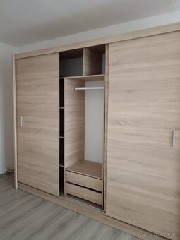 TOP PONUKA VEĽMI PEKNÁ VEĽKÁ ŚATNIKOVÁ SKRIŃA - 2