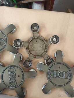 AUDI Stredové puklicky kolies 135mm - 2