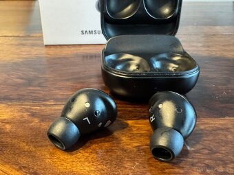 Samsung Galaxy Buds 2 čierne - 2