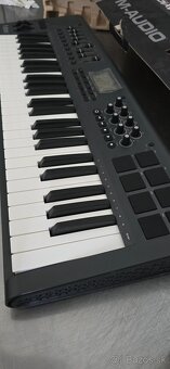 Klavesy axiom49 - 2