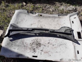Predám plast pod čelné sklo škoda Octavia dva rok 2012 - 2
