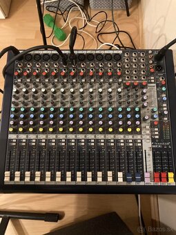 Soundcraft MFX12i - 2