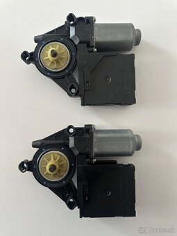 Škoda Octavia 2 pravý motorček sťahovania okna - 2