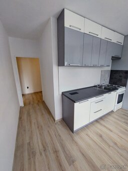 na predaj 3 izbový byt v Handlovej - 2