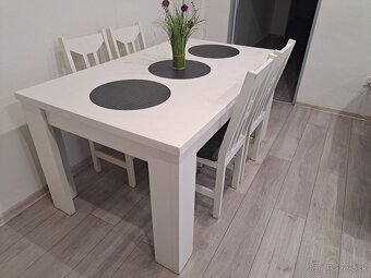 Predám jedálenský stôl rozmer 160/90 a k tomu štyri stoličky - 2