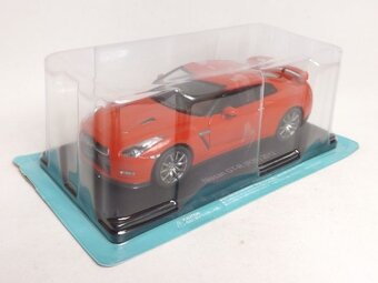 Nissan GT-R 1:24 Hachette - 2