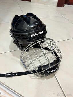 Bauer hokejove korcule s hokejovou prilbou - 2
