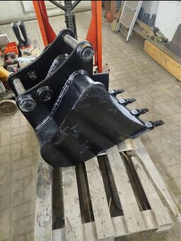 Lyžica na traktorbager - 2