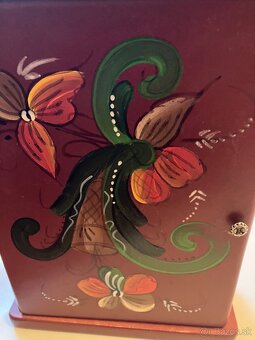 Drevena skrinka na kluce - 2