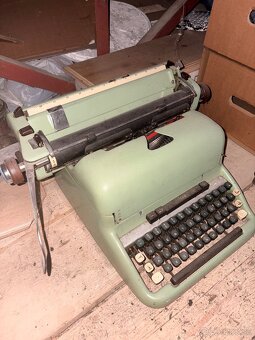 Písací stroj - 2
