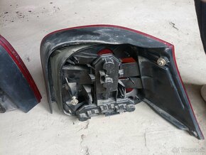 Predám do VW Golf IV predné a zadné svetlá - 2