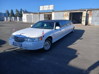 Limousine lincoln town car - 2
