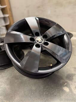 Hliníkové disky 5x100 R16 Škoda Nanuq Black - Scala Kamiq - 2