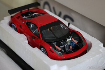 1:18 Ferrari 458 Italia GT2 Hotwheels elite - 2