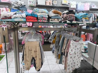 Predám nábytok a vybavenie predajne - 2