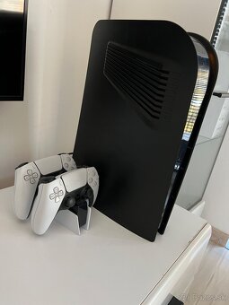 PS5 s Mechanikou + 2 Ovladače - 2